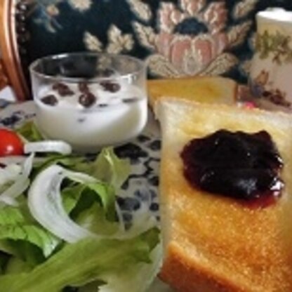 スイカの代用でトマトで失礼します　今日は休日　やはりセツトが豪華　満足度と　リラックスモード　200パーセントです